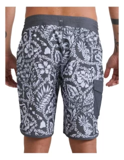 Quiksilver Arrival Lei Scallop Boardshort In Black 8 Quiksilver Arrival Lei Scallop Boardshort In Black -Quiksilver 959047570 2 720x928