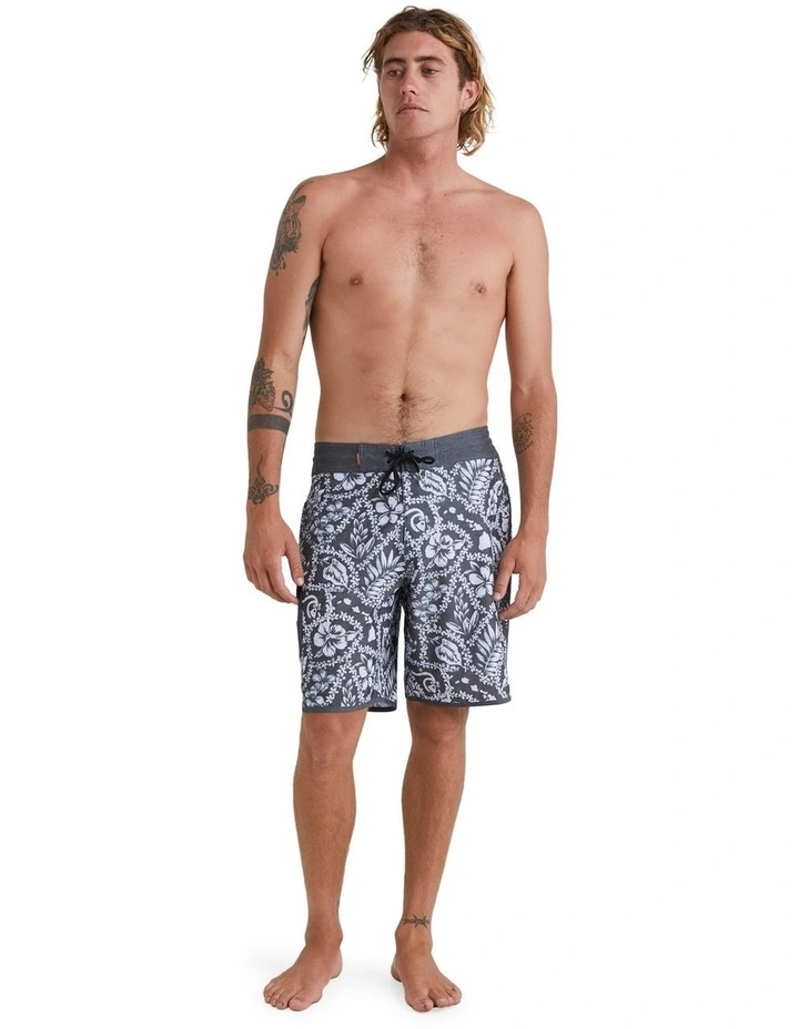 Quiksilver Arrival Lei Scallop Boardshort In Black 7 Quiksilver Arrival Lei Scallop Boardshort In Black - Image 5
