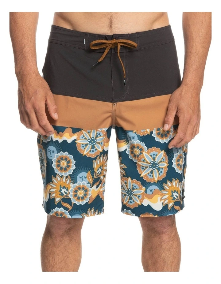 Quiksilver Surfsilk Panel 20" Boardshort In Black/Muti 3 Quiksilver Surfsilk Panel 20" Boardshort In Black/Muti