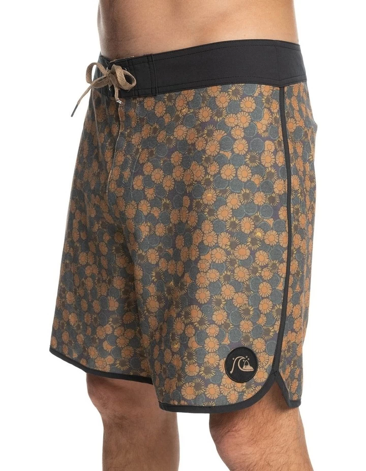 Quiksilver Hempstretch Scallop 18" Boardshort In Tarmac 6 Quiksilver Hempstretch Scallop 18" Boardshort In Tarmac - Image 4