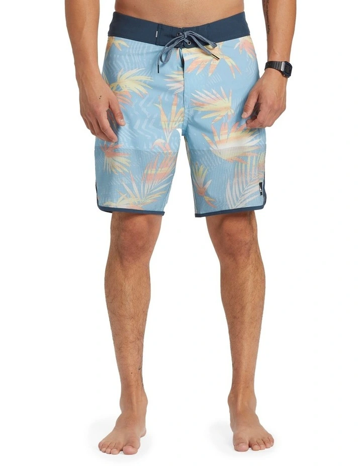 Quiksilver Highlite Scallop 19" Boardshorts In Sky Blue 3 Quiksilver Highlite Scallop 19" Boardshorts In Sky Blue