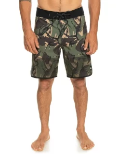 Quiksilver Highlite Scallop 19" Boardshorts In Green