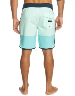 Quiksilver Highlite Scallop 19" Boardshorts In Green -Quiksilver 977981500 2 720x928