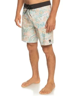 Quiksilver Surfsilk 69 18" Boardshorts In White -Quiksilver 977982220 3 720x928