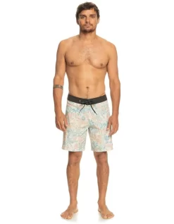 Quiksilver Surfsilk 69 18" Boardshorts In White -Quiksilver 977982220 5 720x928