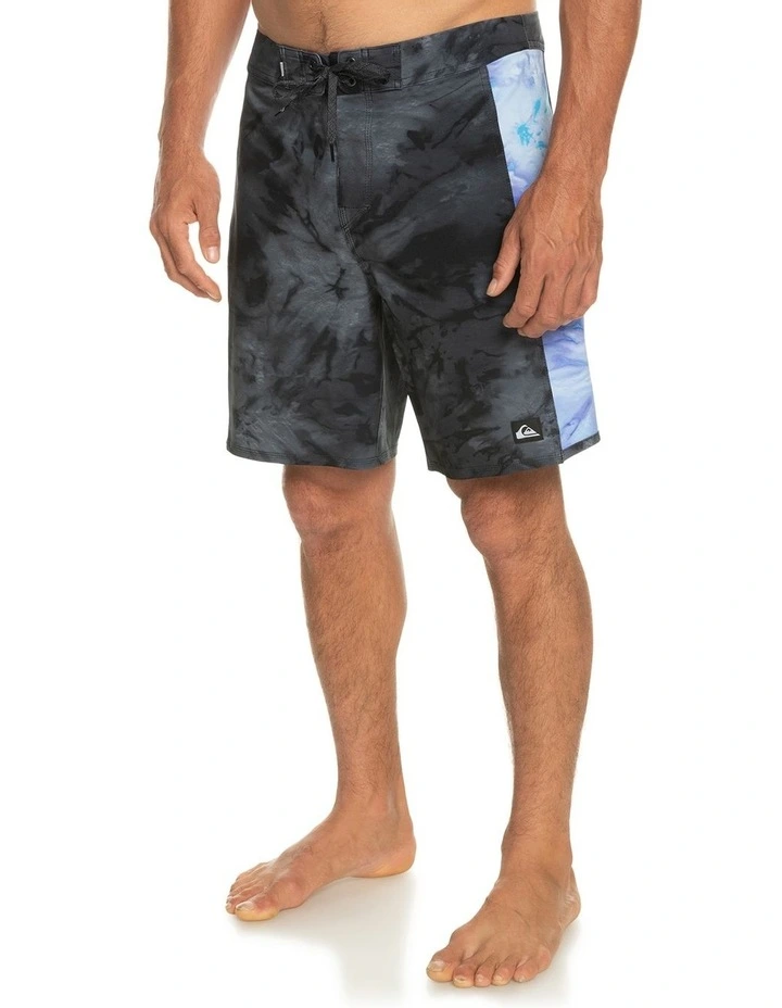 Quiksilver Surfsilk Arch 18" Boardshorts In Black 5 Quiksilver Surfsilk Arch 18" Boardshorts In Black - Image 3
