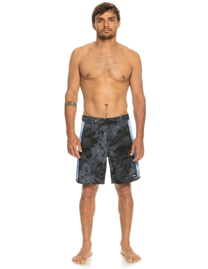Quiksilver Surfsilk Arch 18" Boardshorts In Black 7 Quiksilver Surfsilk Arch 18" Boardshorts In Black - Image 5